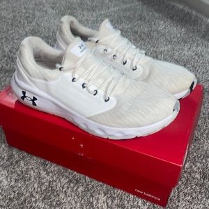 Under armor charged vantage running shoes